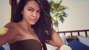 Carmen iubeşte din nou? Fiica lui Adrian Minune, surprinsă în ipostaze tandre cu un bărbat celebru
