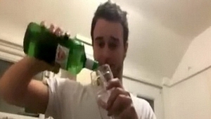 Un rugbist de 20 de ani a murit dupa ce a jucat NekNominate! Decizie RADICALA luata in Marea Britanie asupra acestui joc
