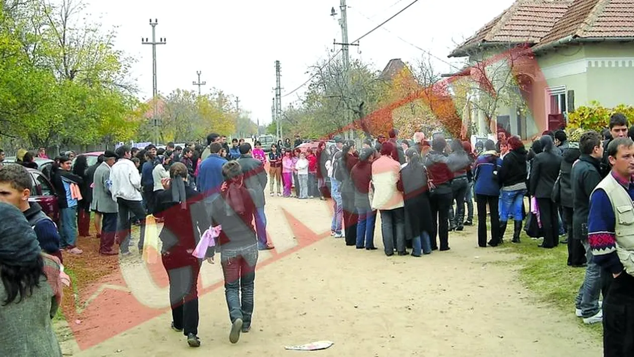 Au jucat hora miresei la inmormantare