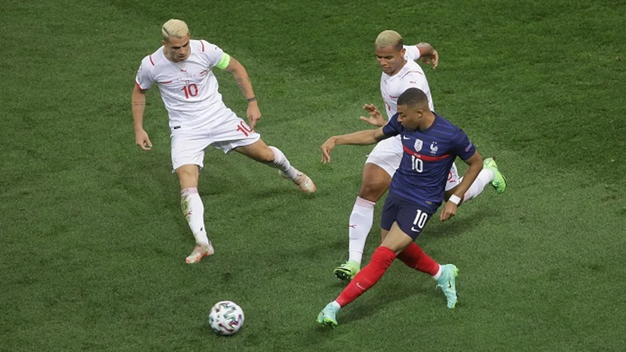 Ce s-a întâmplat, ieri, la meciul Franţa - Elveţia când camerele TV n-au vrut să filmeze. Cine a intrat pe teren