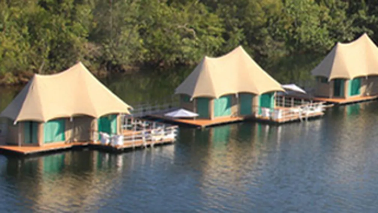 VIDEO Un roman este patronul unui hotel de lux din jungla din Cambodgia