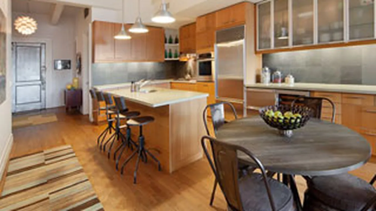 ACASA LA Anne Hathaway! Sta intr-o locuinta modesta, comparativ cu restul actorilor!