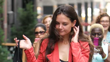 Katie Holmes a cheltuit 100.000 de dolari sa-si schimbe look-ul! Afla ce si-a facut si de ce!