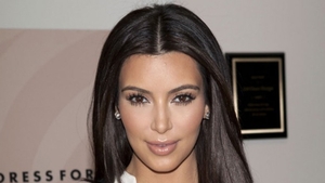 Asta da, schimbare radicală de look! Kim Kardashian a intrat in rândul blondelor! Uite cum arată acum