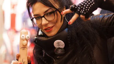 DJ Wanda mixeaza ca in Star Trek! Are echipament de 5000 de euro ca Flo Rida!