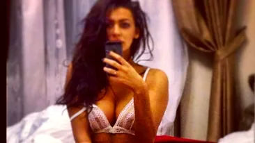 Bianca Jurca, cea mai sexy burlacita a Romania, se pregateste de maritis! Uite cu ce a surprins-o iubitul ei!