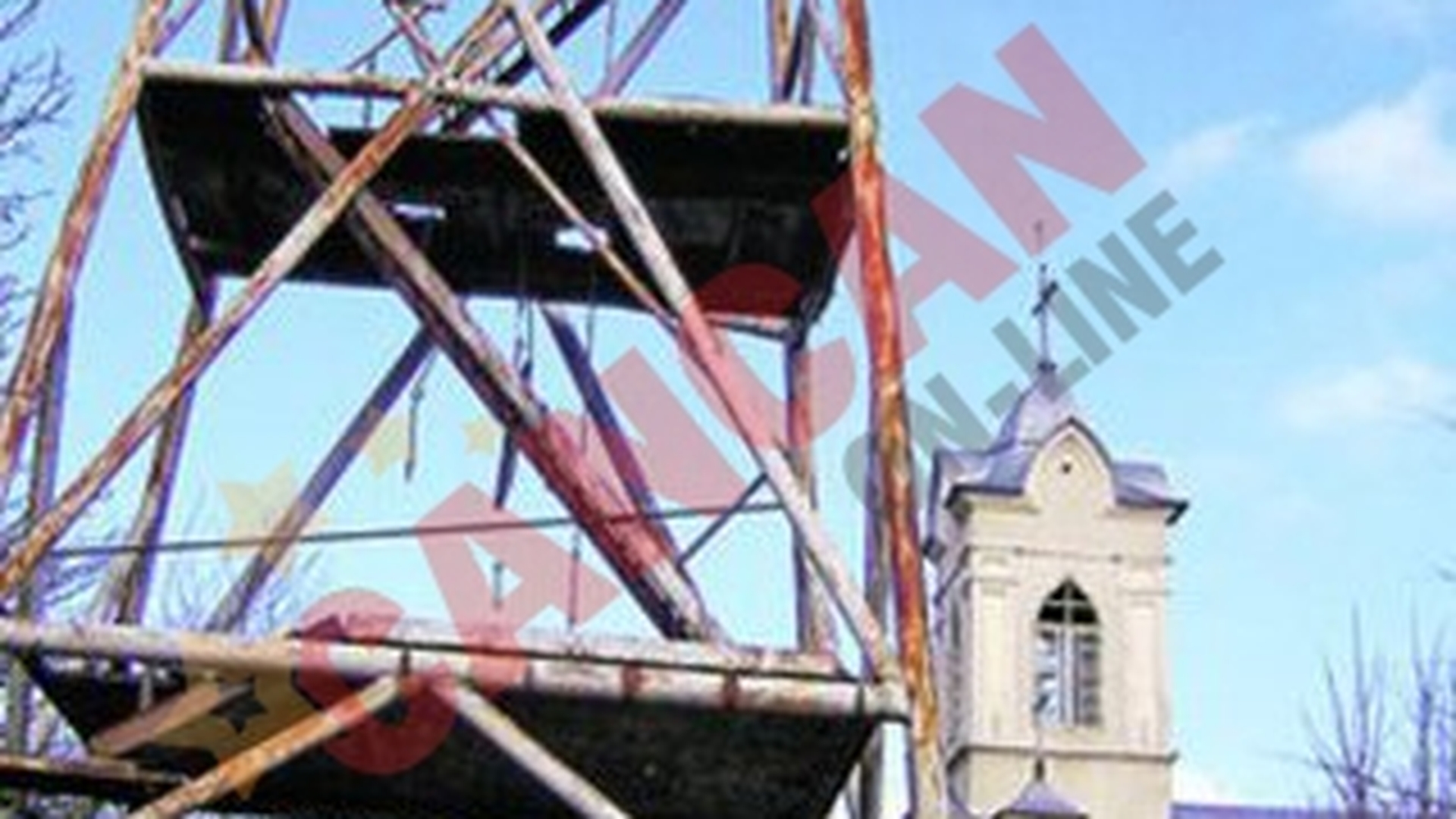 Au furat clopotul bisericii