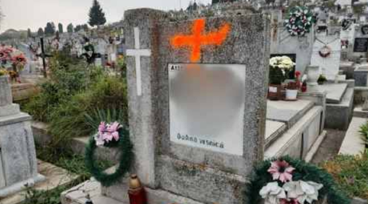 Scene terifiante într-un cimitir din Alba Iulia. Mai multe morminte au fost profanate pentru neplata taxelor