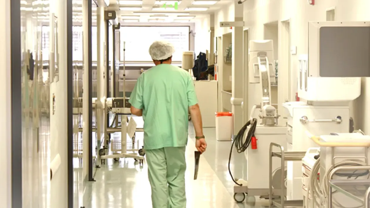 Nouă alertă medicală în România! Zeci de studenți au fost expuși la acest virus