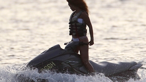 Rihanna isi continua vacanta in tara natala