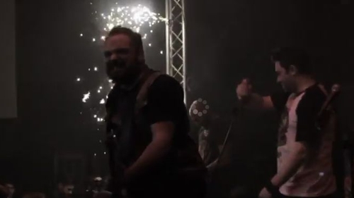 Live din Club Colectiv, cu cateva minute inainte sa inceapa infernul. Goodbye to Gravity canta melodia The Day We Die