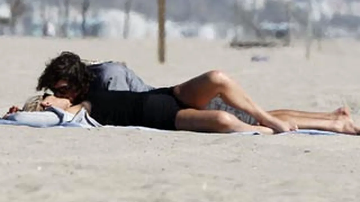 Sharon Stone si iubitul argentinian, harjoneala la plaja