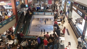 Al doilea incident la un mall din Constanţa. Tavanul s-a prăbuşit pe zeci de metri! Ce s-a întâmplat după