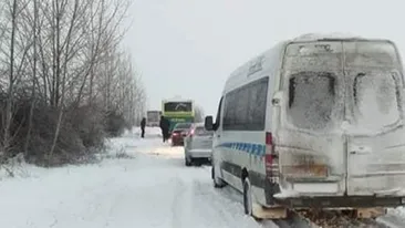 Nu am scăpat de ninsoare! E haos! Drumarii au intervenit de urgență
