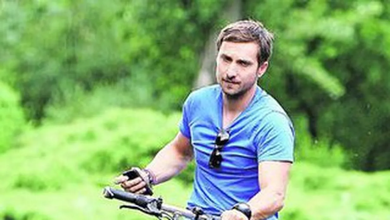 Dani si-a scos bicicleta de fite in parc