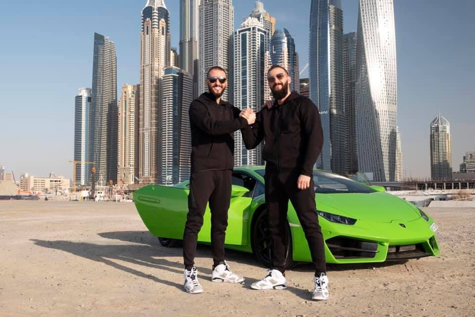 Ce mașini conduce afaceristul care a construit un metru de autostradă! Piesa de rezistență este la Dubai