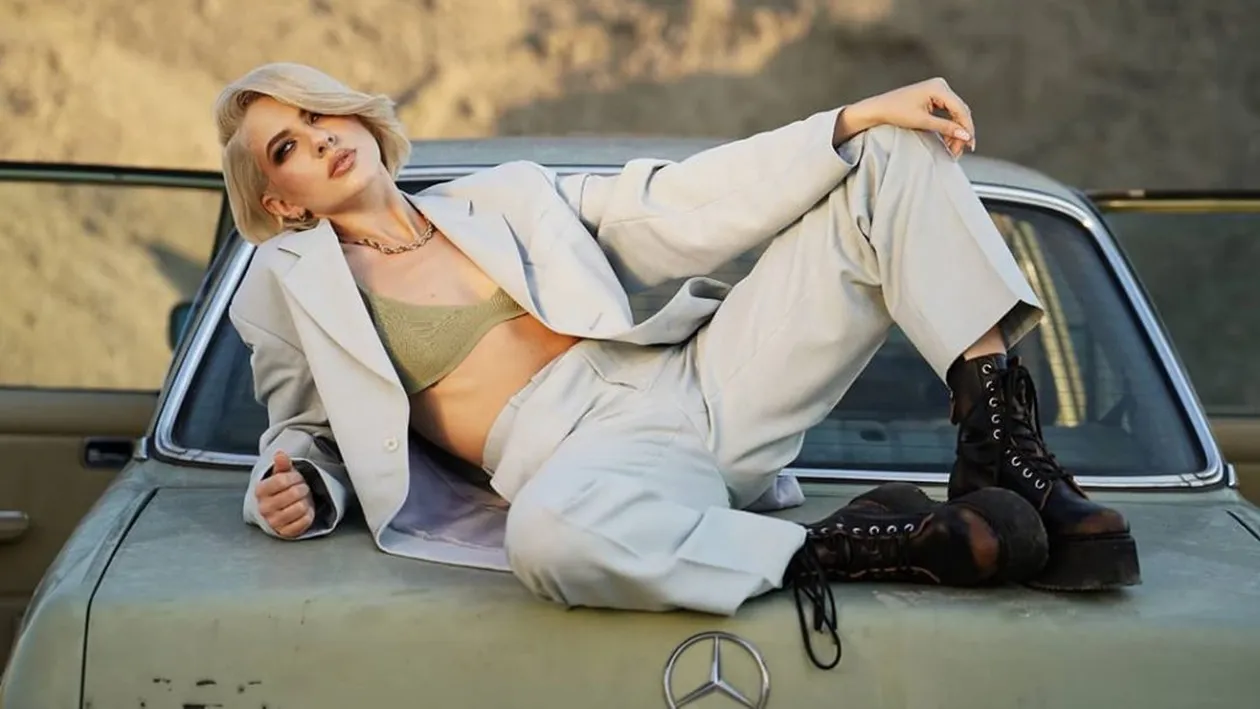 Răzvane, ești gelos?! Cu ce bărbat celebru din showbiz a fost fotografiată sărutându-se pe gură Lidia Buble