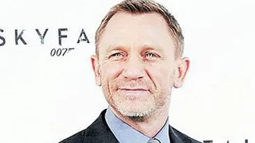 James Bond sare la gatul surorilor Kardashian: Idioatele dracului...