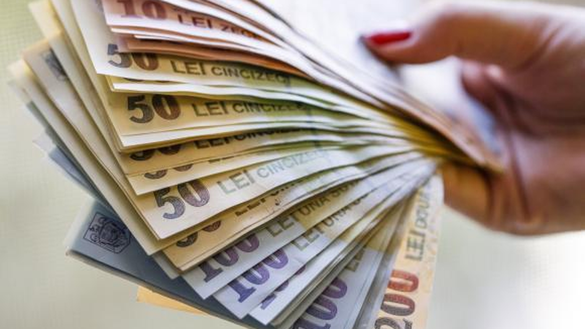 Câştigi bani în plus pe lângă salariu? ANAF e cu ochii pe tine! Ai termen până la sfârşitul lunii să...