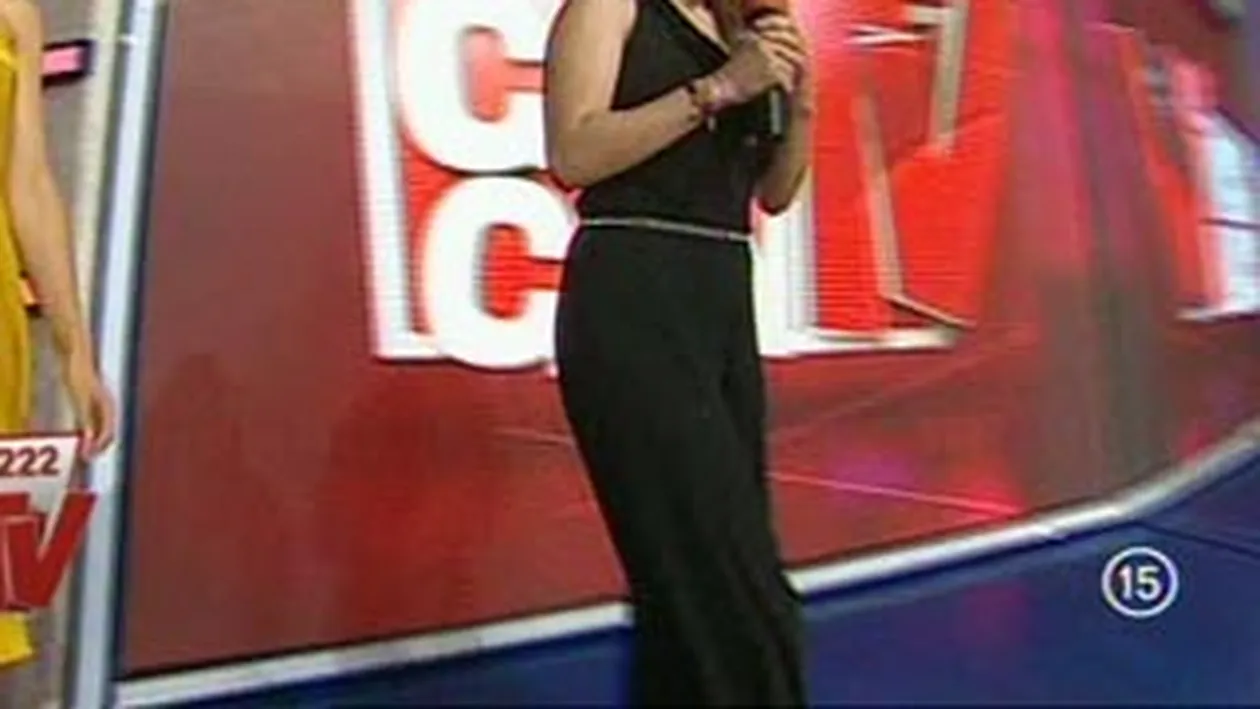 VIDEO Giulia Anghelescu, o mamica sexy si fericita! Afla daca isi mai doreste un copil si de ce a ales sa isi dea micuta de numai trei luni la inot! Antonia are antrenoare personala