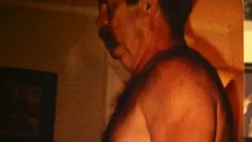 Arnold Schwarzenegger ar fi invidios pe el! O să rămâi blocat când vei vedea cum s-a transformat acest BUNIC de 64 de ani