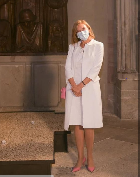 Cât costă ținutele pe care Carmen Iohannis le-a purtat în Germania, unde președintele României a fost decorat