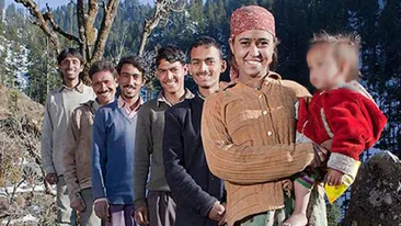 Un caz unic in lume! O femeie este maritata cu cinci frati! “Ma culc in fiecare seara cu cate unul! Avem un copil!”