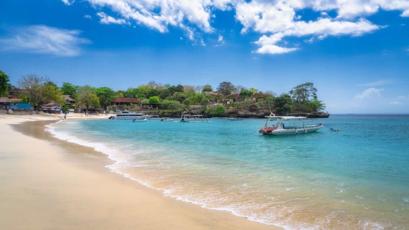 Insula preferată de români care le va cere turiștilor extras de cont bancar, bilete de întoarcere și itinerarii detaliate. Care e motivul?