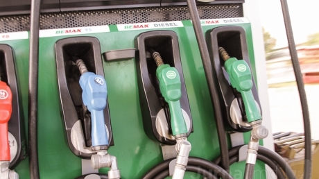 Veste bună pentru șoferi! Benzina și motorina s-ar putea ieftini