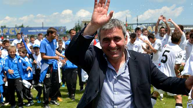 Gică Hagi scoate fotbaliști pe bandă rulantă