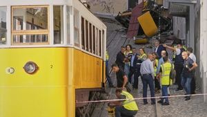 Crește numărul victimelor după ce funicularul din Lisabona a deraiat. Bilanțul deceselor