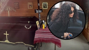 Mihaela Rădulescu, sfâșiată de durere la înmormântarea mamei sale! Și-a păstrat eleganța chiar și în momentele cele mai grele