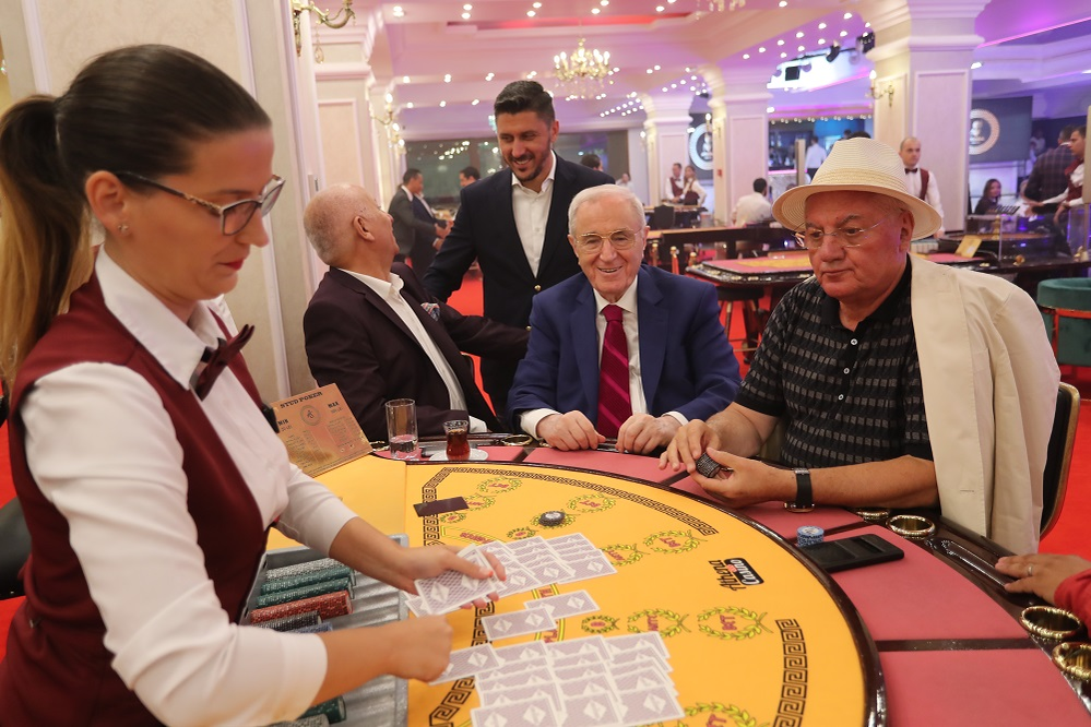 lie Năstase, Dumitru Dragomir, Viorel Păunescu și multe alte celebrități au luat parte la evenimentul gradios