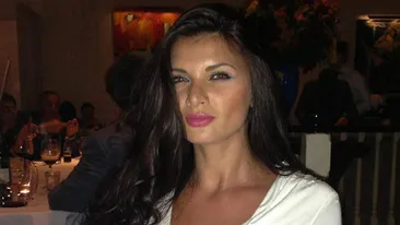 Gabor viseaza in Dubai... numai aur si parai! Vezi cu ce s-a pozat la mana in pat!