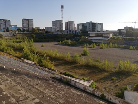 Stadionul Municipal din Bacău, fost ”Dumitru Sechelariu”, a ajuns de nerecunoscut