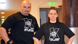 Pictorial incendiar cu "Xena de Romania"! Din ringul de MMA, a ajuns sa pozeze goala pentru un calendar sexy!
