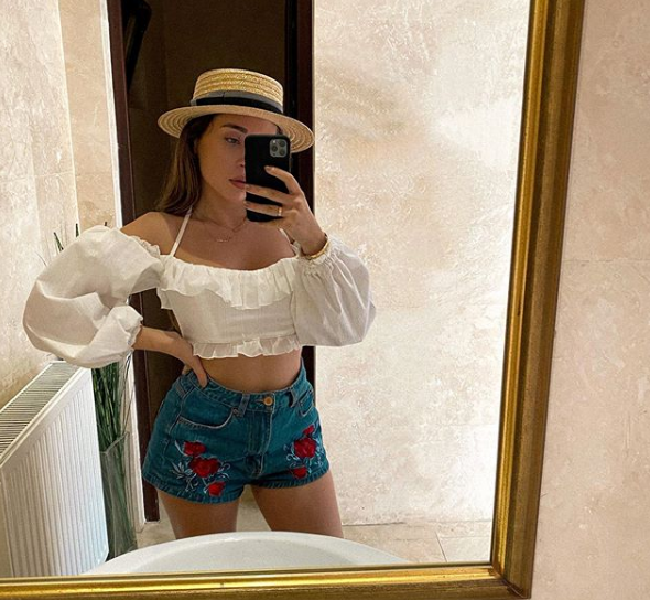 Nicole Cherry, acum o cântăreață de succes, s-a lansat în cariera muzicală la 14 ani
