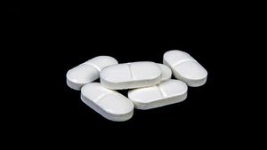 Caz șocant în Botoșani. Încercând să se trateze de coronavirus, un bărbat a murit în urma unei supradoze de paracetamol