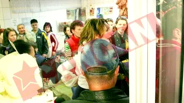 Comerciantii din Obor i-au cotonogit pe ziaristi