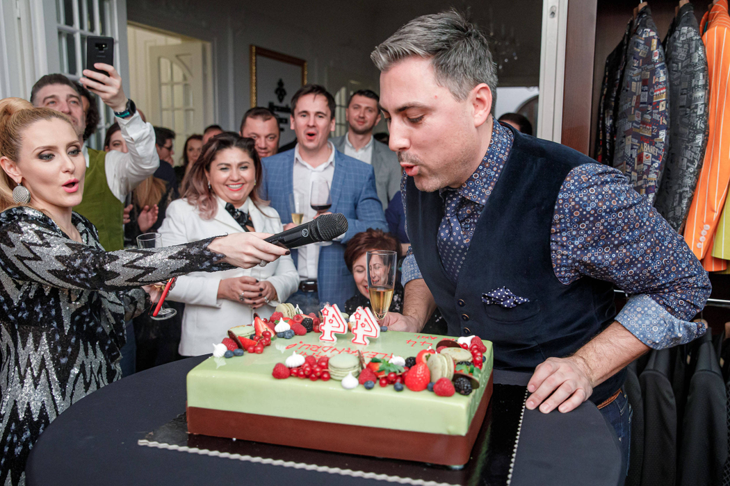 Alexandru Ciucu a împlinit 44 de ani! Ce invitați surpriză a avut și ce artistă celebră a întreținut atmosfera