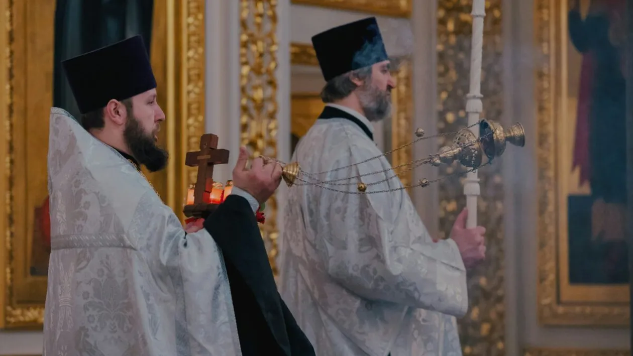 Ce este și cum se face corect un acatist. Ce trebuie să scrii în el