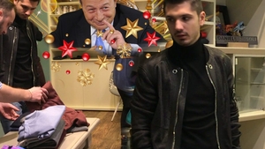 Iubitul Elenei Băsescu a răvășit mall-ul ca să găsească un pulover pentru ”tata-socru”!