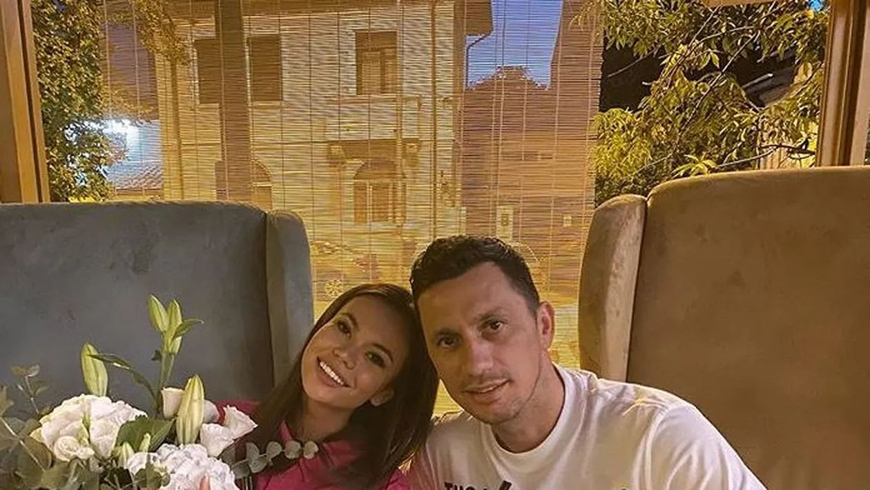 Provocare nemaivăzută. Flick Domnul Rimă și Denisa Hodișan au mers la o nuntă costumați inadecvat. Cum au putut să se îmbrace cei doi soți