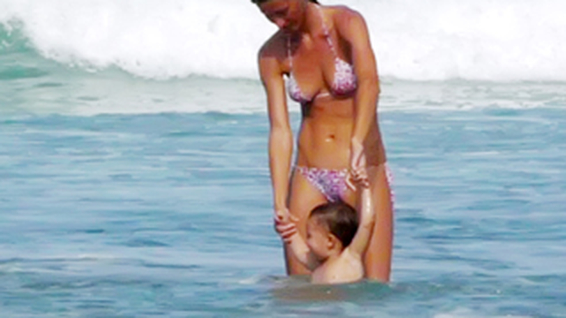 Ce mamica sexy e Gisele si ce baietel dragalas are!