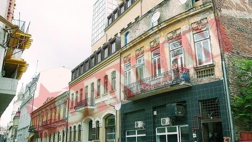 Vrea sa ridice un colos peste o cladire de patrimoniu