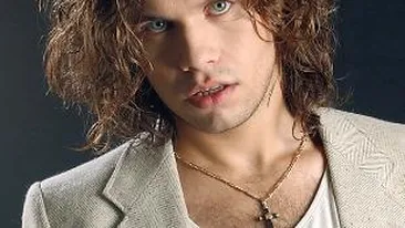 Acum 10 ani era visul oricarei femei, acum e de nerecunoscut. Cum a ajuns sa arate solistul de la Bosquito