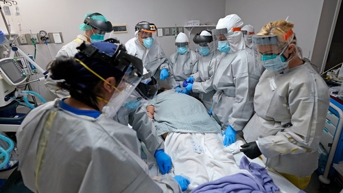 Cutremurător! Ultimele cuvinte pe care le-a spus un polițist din Vâlcea infectat cu coronavirus, familiei sale, de pe patul de spital: „Ăștia mă omoară”