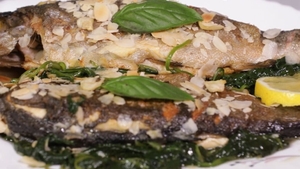Rețeta mănăstirească de prăstrăv pe pat de spanac. Ingredientul secret de care ai nevoie