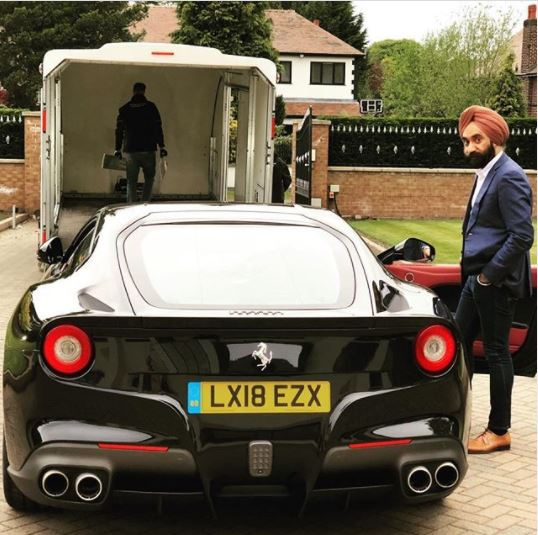 Povestea lui Reuben Singh care a făcut înconjurul lumii. A cerut un împrumut 5.000 de lire sterline de la o bancă și a garantat cu un Rolls Royce, în valoare de un sfert de milion | FOTO