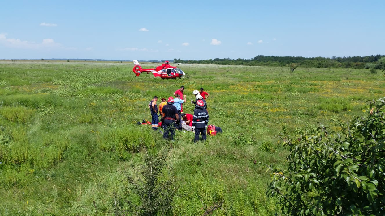 La fața locului a aterizat și un elicopter SMURD (Foto: ISU Dâmbovița)